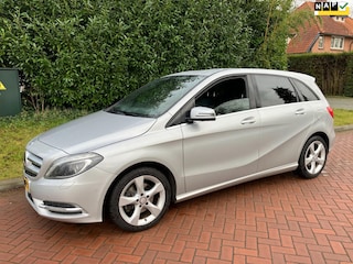 Mercedes-Benz B-klasse 180 Ambition half leer xenon nette auto rijd goed navigatie