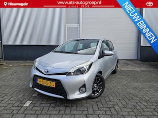 Toyota Yaris 1.5 Full Hybrid Aspiration Plus | 78.000 KM | LM velgen met All Season | Trekhaak | Navigatie |