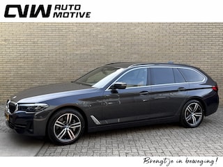 BMW 5-serie Touring 530e | Adaptieve cruise | Leder | Virtual cockpit | Wegklapbare trekhaak | Navigatie | Apple CarPlay | Stoel&stuurverwarming | Camera | Elektrische achterklep | LED | DAB | Volledig onderhouden