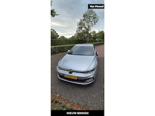 Volkswagen Golf 1.5 eTSI STYLE | 150 | Automaat | Stoel en Stuurverwarming | Ergo Stoelen (Massage) | All Season Banden | Parkeercamera | Blind Spot