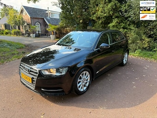 Audi A3 Sportback 1.6 TDI ultra Attraction / Navi / PDC / Aux / Lm / Airco