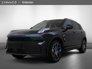 Lynk & Co 01 | Rijklaar | Zwarte hemel | 360° camera | Panoramadak |