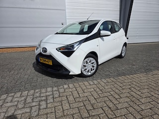 Toyota Aygo 3x 1.0 VVT-i x-play NL-auto / Bluetooth-Carplay/ Achteruitrijcamera / Toerenteller / Geen afleverkosten