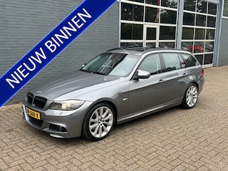 BMW 3-serie Touring 318d M Sport Edition / Panoramadak / Leder