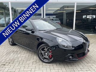 Alfa Romeo Giulietta 1.4 Turbo MultiAir Super 50% deal 6.975,- ACTIE Automaat / Sterrenhemel / Leder / Clima / Cruise / Trekhaak
