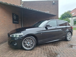 BMW 118i Edition M Sport Shadow Line Panoramadak / Apple Carplay / Stoelverwarming / Cruise Controle /