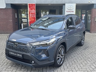 Toyota Corolla Cross Hybrid 180 EXECUTIVE BLIND SPOT PARK-SENSOREN JBL-AUDIO 360-CAMERA STOEL/STUUR VERWARMING EL-ACHTERKLEP CAMERA LEDER PARK-ASS APPLE/ANDROID