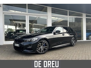 BMW 3-serie Touring 330i M-Sport | CAMERA | ALCANTARA | M-PERFORMANCE DIFFUSER + SKIRTS + FRONTSPLITTER