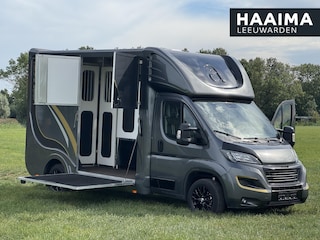 Peugeot Boxer Allure Sport Paardenwagen 2.2 HDI 165pk | 1640kg laadvermogen | 3-zitplaatsen | Trekhaak | Lederen bekleding | Navigatie | Climate | Videobewaking |