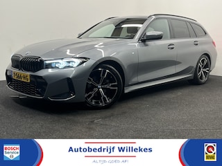 BMW 3-serie Touring 318i | NL AUTO | NAVI | TREKHAAK | LEDEREN BEKLEDING | CARPLAY |
