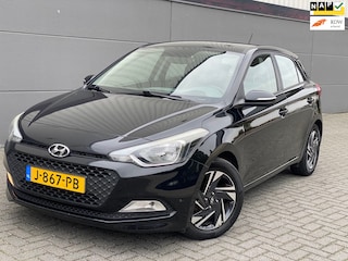 Hyundai i20 1.2 HP i-Motion/ luxe uitvoering/ 5drs/ 1e EIG/ dealeronderhouden/ 1jaar apk/ airco/ EL-ramen/ zeer nette auto.