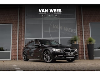BMW 3-serie Touring 328i F31 Luxury-Line | 245 pk | Automaat | Dakraam | Leer | Trekhaak | Xenon | Head-up | Navi | Keyless entry | HiFi | Sportstuur | Cruise control | ➡️
