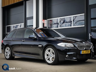 BMW 5-serie Touring 530d M-Sport | PANO | STOEL VENT. & VERW. | CARBONSCHWARZ | TREKHAAK | HUD | ADAPTIVE CRUISE | FULL OPTION