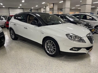 Lancia Delta 1.4 M.AIR PLATINO Panorama Dak Parkeerhulp superdikke auto