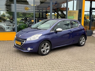 Peugeot 208 1.6 VTI 120 pk  Allure - slechts 53.000 km !! - Navi - parkeer sensoren