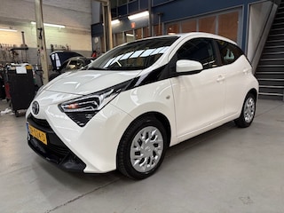Toyota Aygo 1.0 VVT-i 72pk 5D x-play | Navigatie | Camera | Bluetooth | Airco | NAP | Rijklaar prijs!