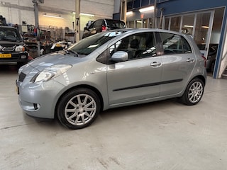 Toyota Yaris 1.3 16V VVT-I 5DR Sol | Airco | Trekhaak | pdc | Lederen bekleding | NAP | Rijklaar prijs!