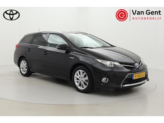 Toyota Auris Touring Sports 1.8 Hybrid Lease+ | Panoramadak | Trekhaak | Navigatie | Keyless | Stoelverwarming | Cruise Control | Clima | Parkeersensoren voor/achter | Camera | 16 inch | Bi-xenon | Bluetooth
