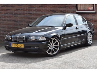 BMW 320i Executive '01 Inruiler zo mee