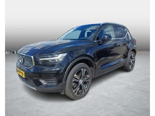 Volvo XC40 Recharge T4 Inscription | Trekhaak | Adaptive cruise control | Stoel- en stuurwielverwarming | Achteruitrijcamera | Draadloze telefoonlader | Getint glas | Parkeersensoren voor + achter |