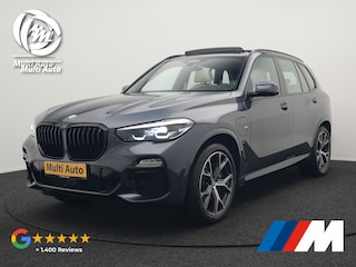 BMW X5 xDrive45e M Sport Plug In Hybrid 395pk Dealer O.H. PHEV | Trekhaak Af Fabriek | Panodak | Soft Close | Luchtvering | 360 Camera | Adaptive Cruise | Harman & Kardon | Lederen Comfortstoelen Memory & Verwarmd | Blis | M Sportstuur Verwarmd |