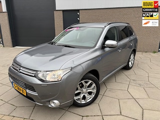 Mitsubishi Outlander 2.0 PHEV Instyle+| stekkerhybride met trekhaak , All-S banden , leder en electrische achterklep