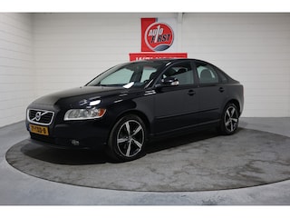 Volvo S40 2.0 Limited Edition, Topstaat, Volledig onderhouden, Leder, Cruise, Navi, Trekhaak, 17 inch velgen, Parkeersensoren achter