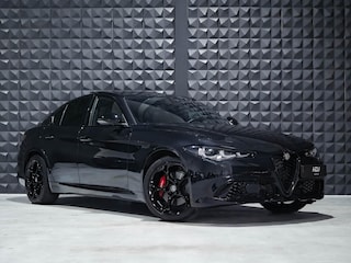 Alfa Romeo Giulia 2.0 T 280pk AWD Veloce ALL BLACK | Pano | 19"| ACC | Matrix |Side | Memo | ACC |
