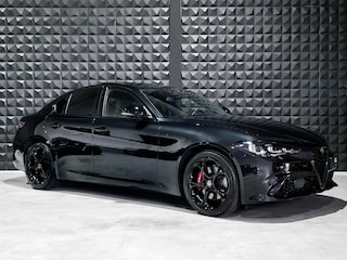 Alfa Romeo Giulia 2.0 T 280pk AWD Veloce ALL BLACK | Pano | 19"| ACC | Matrix |Side | Memo | ACC |