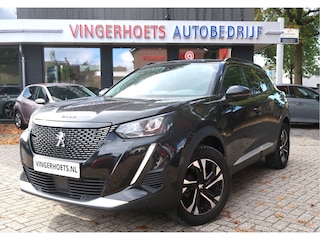 Peugeot 2008 130 Pk Benzine * Luxe Allure * 3D-Instrumentenpaneel * Stoelverwarming * Adaptive Cruise Control * Trekhaak * Keyless Start Button * Apple Car Play / Androed Auto Achteruitrij Camera + Parkeersensoren Voor- en Achterzijde  Vingerhoets; Vierde Generatie Eersteklas Service !