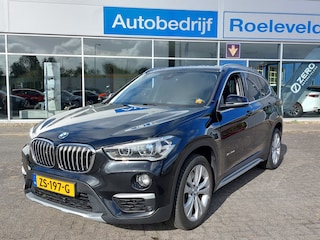 BMW X1 sDrive20i 192pk Automaat Centennial High Executive Sport-Line | Navi | Clima | Cruise | Leder+Stoelverwarming | Head-Up | Keyless Entry | Led Koplampen | Pdc V+A+Assist+Camera | Privacy Glass