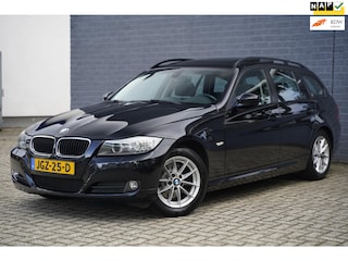 BMW 3-serie Touring 320i, Leer, Automaat, Youngtimer