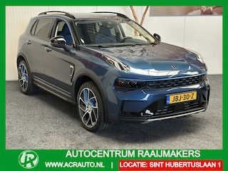 Lynk & Co 01 1.5 50 STUKS OP VOORRAAD ! VOL OPTIES ! ACHTERUITRIJCAMERA ADAPTIVE CRUISE CONTROL PANORAMA SCHUIF/KANTELDAK APPLE CARPLAY/ANDROID RIJSTROOKSENSOREN ZEER MOOI !! Brgl