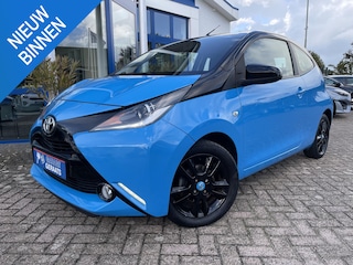 Toyota Aygo 1.0 VVT-i x-play | Two Tone, 15" LM-Velgen, Cruise controle, Blue tooth radio, Camera