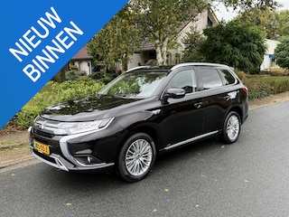 Mitsubishi Outlander 2.4 PHEV Pure+ 240PK Carplay•Camera