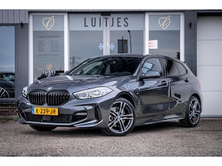 BMW 118i High-Executive M-Sport I 1e-eig. I Carplay I Sfeerverl. I Dealer-o.h. I BTW-auto
