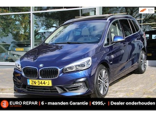 BMW 2-serie Tourer 220i 7p. High Executive 4-CILINDER PANO DEALER OND!