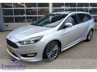 Ford Focus Wagon 1.0 140pk ST-line / trekhaak / 4 seizoenbanden