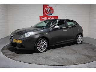 Alfa Romeo Giulietta 1.4 T Distinctive, 18 inch, Cruise, Climate, Half leder, Navigatiesysteem 6 bak, Volledig onderhouden, Regen en Lichtsensor