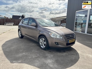 Kia Ceed Cee'd 1.6 X-ecutive | Zeer lage KM | AUT | TRHAAK