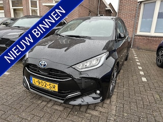 Toyota Yaris 1.5 Hybrid Executive Panoramadak / Navigatie / Stoel- en stuurverwarming / Parkeersensoren voor en achter / 1e eigenaar, dealeronderhouden / Toyota Garantie