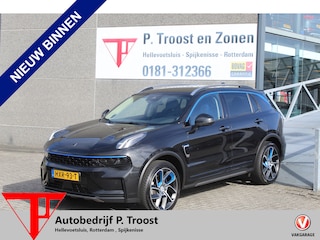 Lynk & Co 01 1.5 6.6kw laadvermogen/December 2022/All season banden/Panoramadak/360° Camera/Keyless/Sfeerverlichting/Lane assist/Adaptive cruise control/Navigatie/Apple carplay/Climate control/Stoelverwarming/Dodehoek detectie/Elektrisch sluitende achterklep/Elektrisc