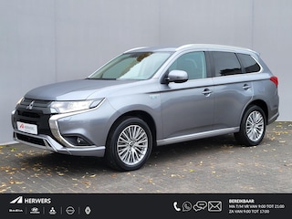 Mitsubishi Outlander 2.4 PHEV Intense / Dealeronderhouden / Fabrieksgarantie / 1.500 kg trekgewicht / Winterwielen / Camera / Navigatie / Apple Carplay / Android Auto / Verwarmde voorstoelen /