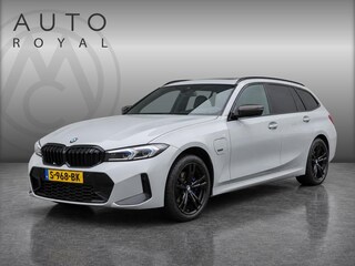 BMW 3-serie Touring 320e M-SPORT | PANORAMADAK| LEDER SPORT INTERIEUR| HEAD-UP DISPLAY| BORDENHERKENNING| DODE HOEK DETECTIE| HERMANKARDON | AIROC/ECC | CRUISECONTROLL |  CAMERA | PARKEERSENSOREN |