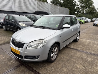 Skoda Fabia 1.6-16V Ambiente 1e eigenaar! lichte voorschade!