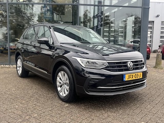 Volkswagen Tiguan 1.4 TSI eHybrid Life Business AUTOMAAT | A.CAMERA | NAVIGATIE | APPLE CARPLAY | ANDROID AUTO | ZEER LAGE KM STAND 29.661 | 1800KG TREKGEWICHT | PRACHTIGE AUTO