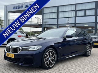 BMW 5-serie Touring 530e M-Sport Plus Panoramadak Driving Ass Prof Keyless Rondzicht Camera Elek Stoelen Stoel + Stuurverwarming ACC DAB Head-Up Shadow Line BTW Tansanit Plug In Hybride 1e Eigenaar BTW Auto