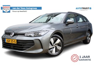 Volkswagen Passat Variant 1.5 eTSI 150 pk | Incl. 12 maanden Garantie | Stoel/stuur verwarming | Achteruitrijcamera | Adaptive cruise controle | Dodehoekdetectie | Parkeersensoren V+A | Navigatie | Apple CarPlay/Android Auto | Draadloze telefoonlader | Climate controle | Lane assist | Keyless start | LED Koplampen | 17 Inch LMV | Schakelmogelijkheid aan stuurwiel |