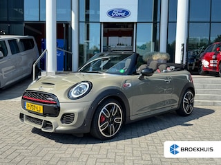 Mini Cabrio Cabrio 2.0 231PK John Works Chili ALLE Opties | H&K audio | Head-Up | 100% Dealer Onderhouden! | Sportuitlaat | Adapt. Cruise | JCW | Apple Carplay | Camera