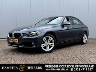 BMW 320i automaat antraciet, premium